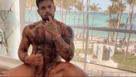 Alejo Ospina - Its about sex but also about games and seduction