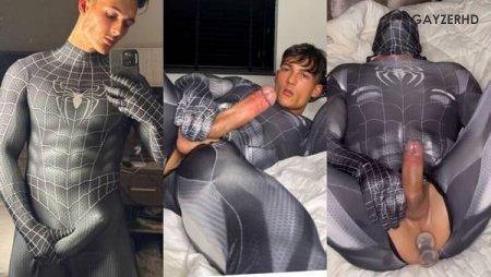 Spider man Levy Wilgen play dildo